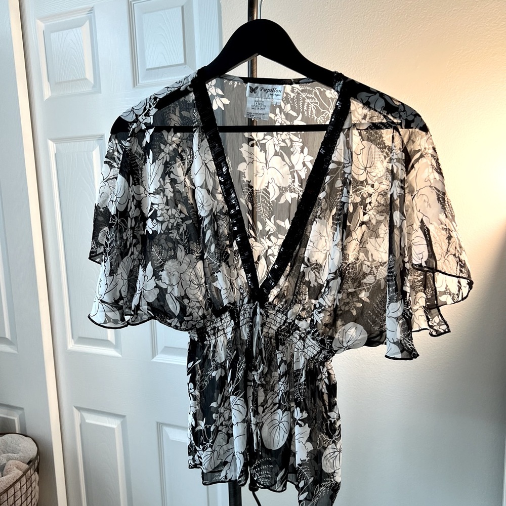 🦋Papillon Los Angeles unique black and white top